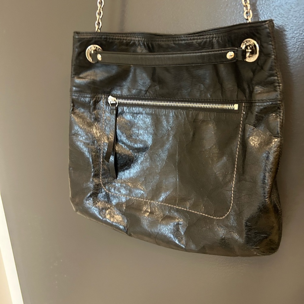 Coach cracked shiny leather Shoulder tote very good condition with Chain strap - Picture 4 of 16